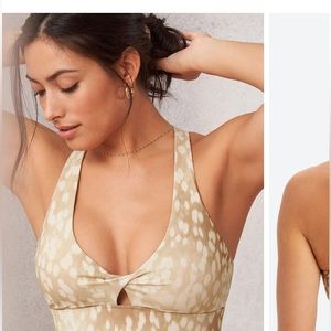 Fabletics Oasis Twist Sports Bra (Brand New)